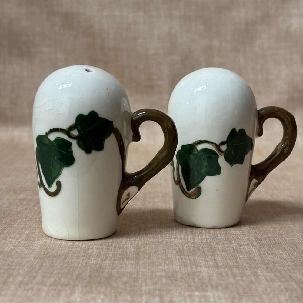 Metlox Poppytrail California Ivy Salt & Pepper Shaker Set (Salt Repaired Handle)
